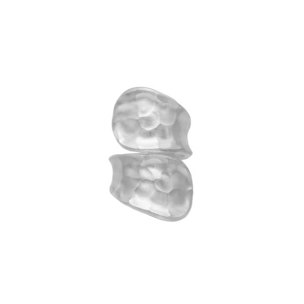ANILLO MARTILLADO ENVOLVENTE HECHO A MANO