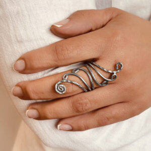 ANILLO  ENVOLVENTE ESPIRAL  HECHO A MANO