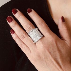ANILLO AJUSTABLE MARTILLADO HECHO A MANO