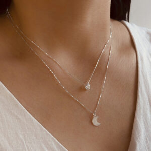 COLLAR DOBLE, PUNTO DE LUZ Y LUNA