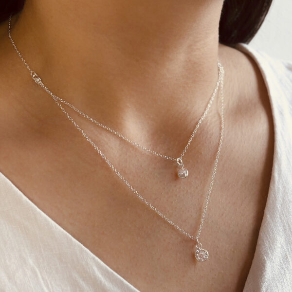COLLAR DOBLE PUNTO DE LUZ