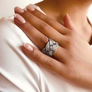 ANILLO TRENZADO HECHO A MANO