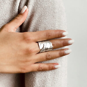 ANILLO AJUSTABLE HOJA HECHO A MANO