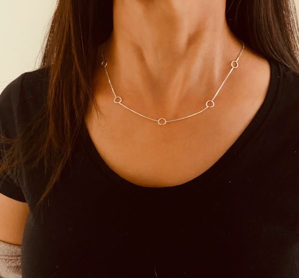 COLLAR CÍRCULOS CALADOS